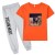 Camiseta corta naranja + pantalones grises 
