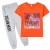 Camiseta corta naranja + pantalones grises 