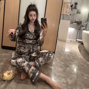 Pijama de Seda para Mujer | Conjunto Lujoso Primaveral | Pijamerya 